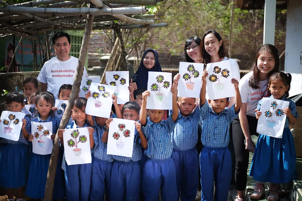 Students from PAUD Nurul Qur’an preschool with our employees.