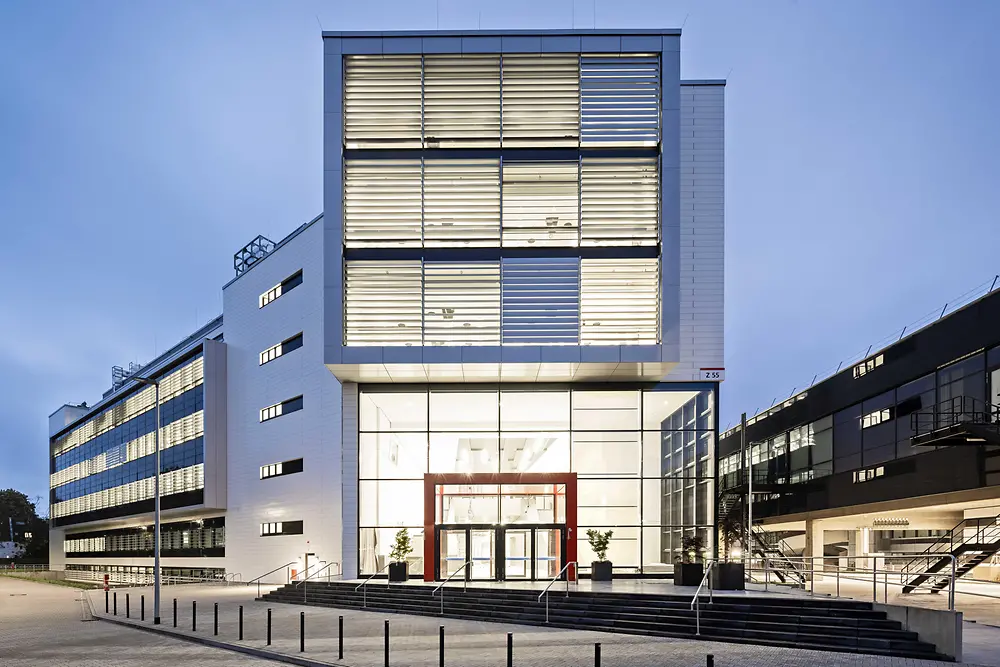 Frontal view of the R&D building Inspiration Center Düsseldorf