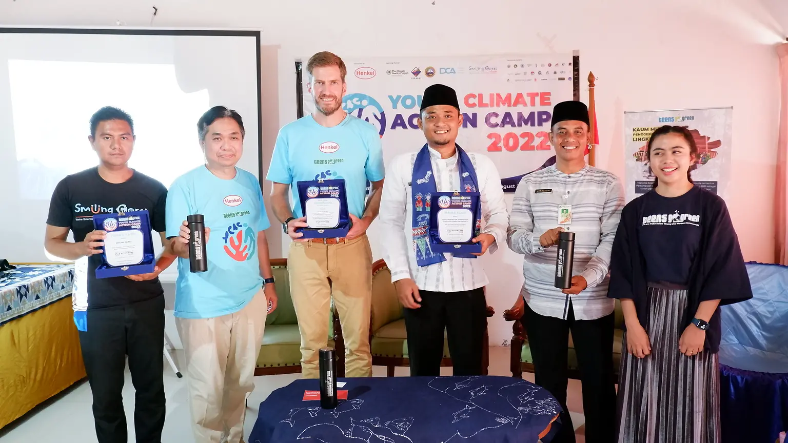 Group photo of people holding appreciation plaques.