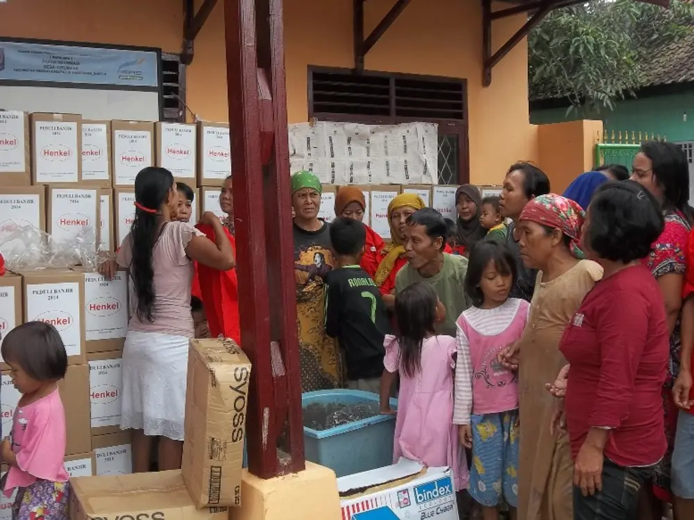 
Distribution of the care packages from Henkel to villagers of Desa Cirumpak